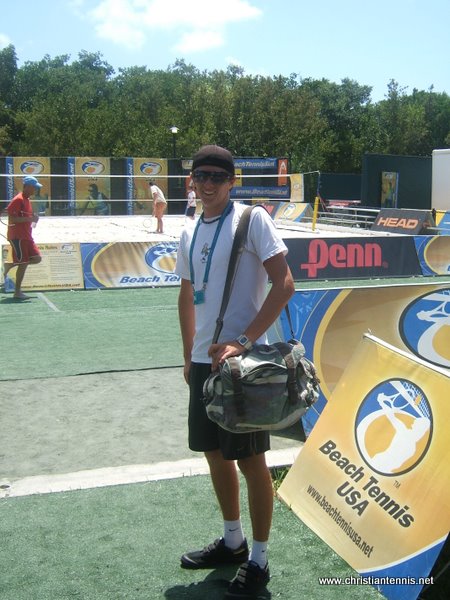 Full time ICTA student, David, from Australia, hanging out at Beach Tennis