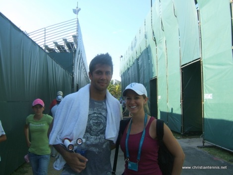 Melody Snelen takes a pic with Fernando Verdasco before his match with Andy Murray.  Thanks Fernando.